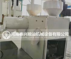 玉米脱皮制粉制糁机